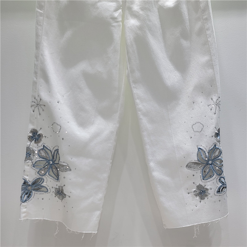Pantalón Recto de Mezclilla con Bordado de Cintura Alta image 4