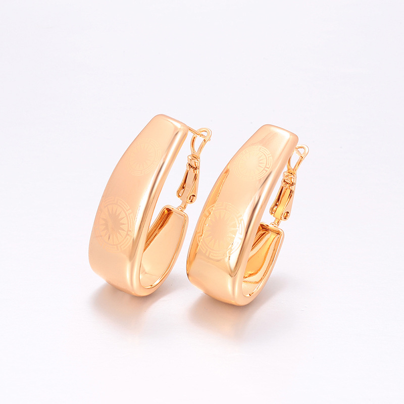 Xuping personalidad exagerada botones de orejas de cobre ruso chapado en aleación de cobre 18k impresión láser brillante estilo retro orejas para mujeres