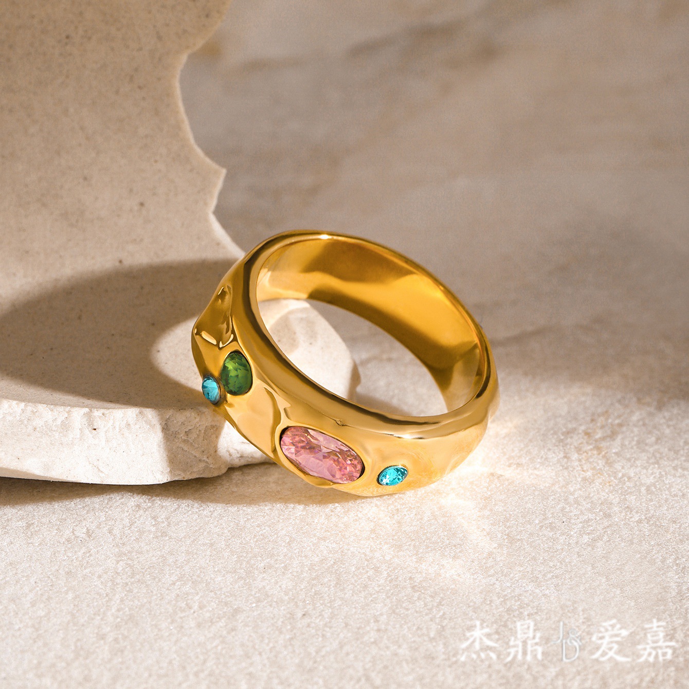 With a forged pattern fuchsia blue green ring with stone stainless…