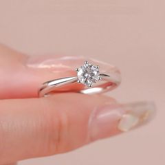 精工莫桑石戒指經典六爪50分鑽戒D色戒女款純銀鍍白金可調節閉口