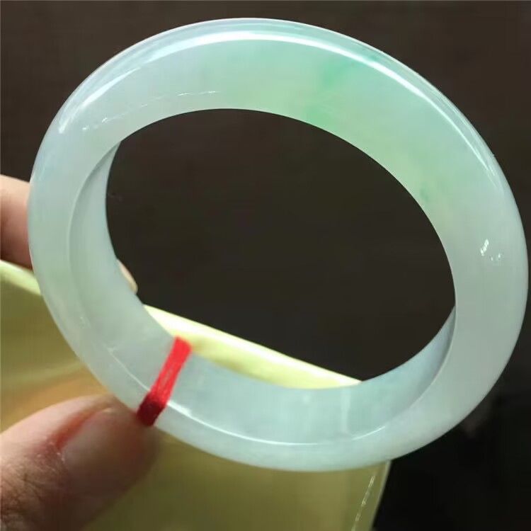 Vòng tay ngọc bích Miến Điện chính hãng – màu xanh lá nhạt phong thủy (đường kính trong 54–62 mm) chi tiết 4