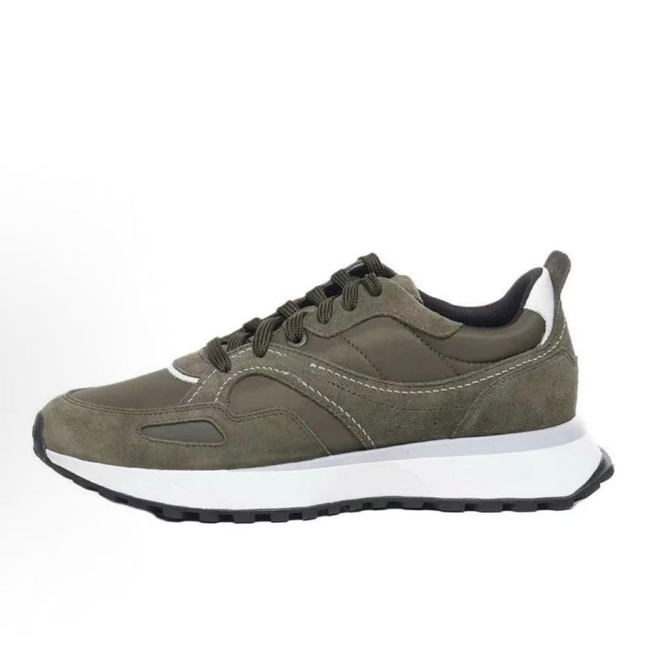 Europa estación nueva moda de zapatos de cuero zapatos casuales de hombre transpirables, moda universal y cómodos zapatos para correr con suela gruesa