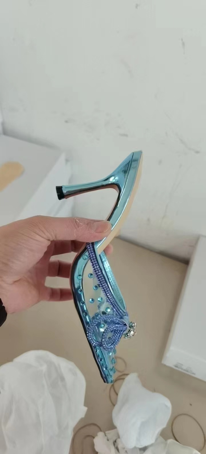Nuovi sandali con tacco alto trasparenti con strass e diamanti da donna, con tacco sottile e punta alta, con una linea con testa a chignon_voghion.com