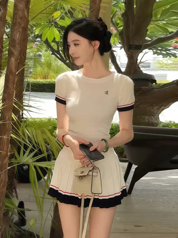Round Neck Short-Sleeved Knitted Top for Women, Slim Fit A-Line Skirt, Short Skirt Two-Piece Set, Cool Silk with Less Than 30% Acrylic