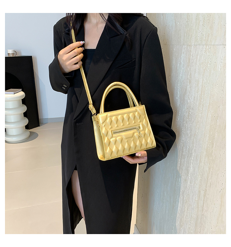 Simplified diamond grid embossed women's handbag 2024 new solid color Korean version stylish single shoulder crossbody_voghion.com