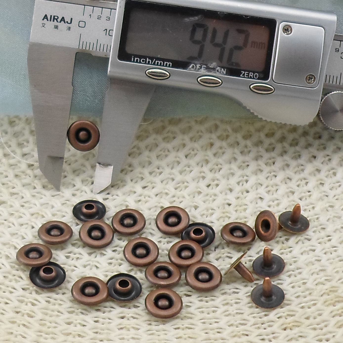（铜材料）9.5MM反珠撞钉牛仔裤袋角纽扣肚脐形状裤子装饰铆钉