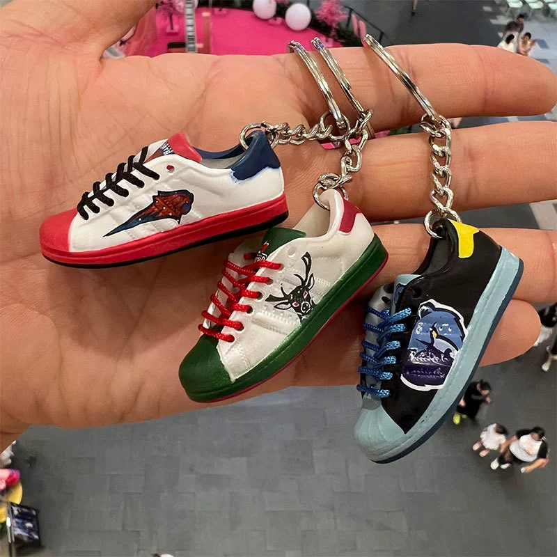 Adidas, брелок, подарок на день рождения