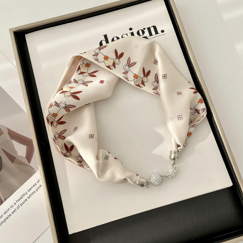 Primavera y verano nueva celebridad en línea mismo estilo banda de pelo bufanda correa de muñeca perezoso multi-funcional hebilla de succión magnética pequeña bufanda Venta caliente