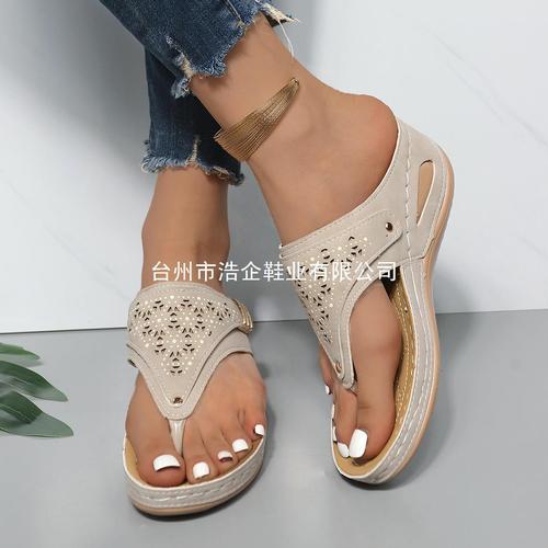 Women's Summer European and American Wide Fit Open-toe Metal Thick Sole Slippers
