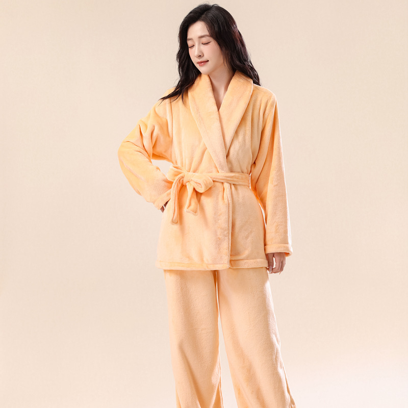 Yellow Short Women's Bathrobe Set, Flannel, Thickened and Fleece-Lined for Autumn and Winter, Solid Color Loungewear, Women's Pajamas