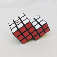 ��ɫ ���׺Ͷ���������ħ�� 333X233  ������ת Siamese Cube