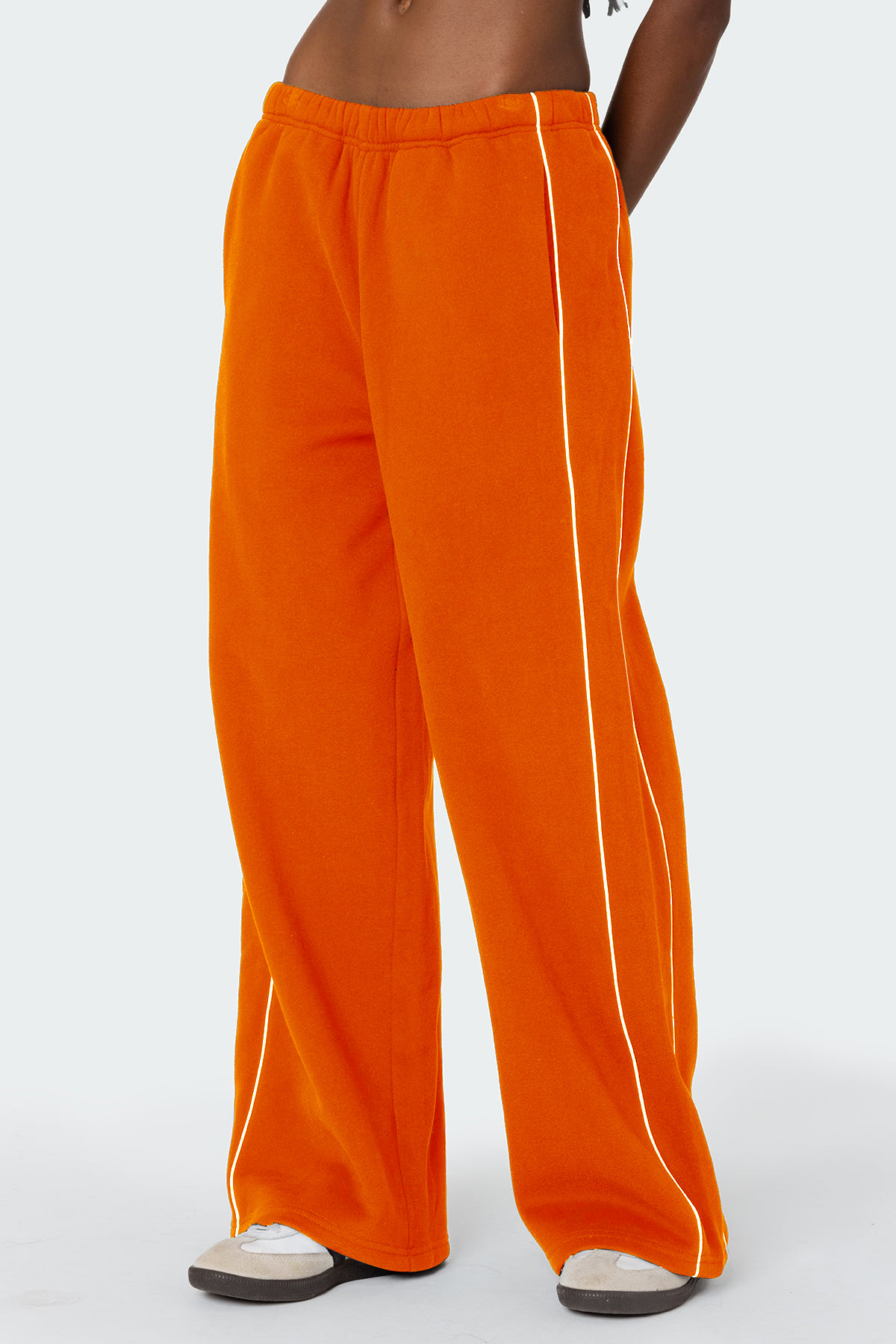 Europa y los Estados Unidos transfronterizos otoño y invierno personalidad callejera mujer blanco contraste rayas laterales casuales cintura elástica pantalones deportivos rectos
