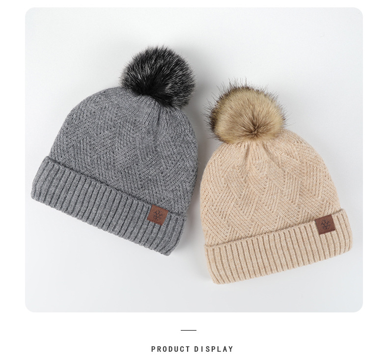 Women's Basic Solid Color Pom Poms Eaveless Wool Cap display picture 2