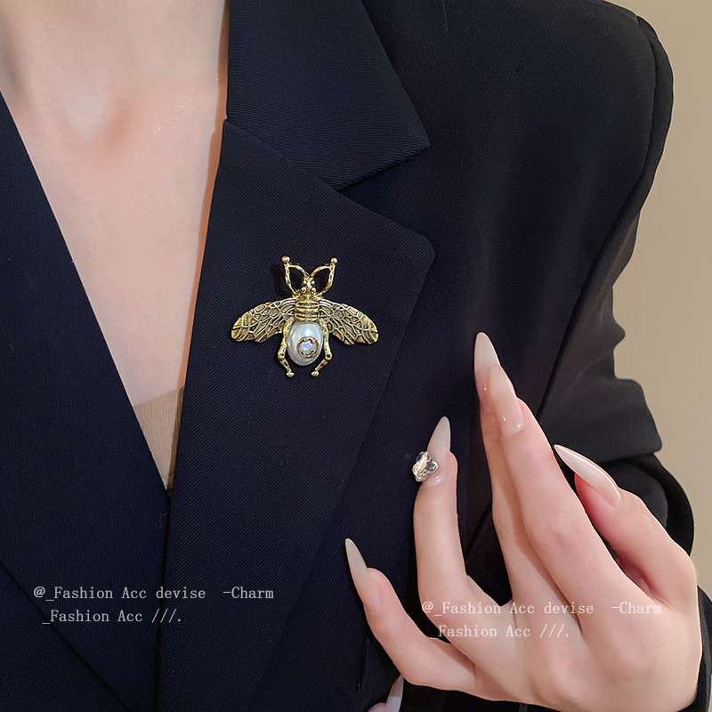 vintage Middle Ancient Bee Faux Pearl Brooch French Vintage Fashion Suit Corsage High-end Accessories for Women