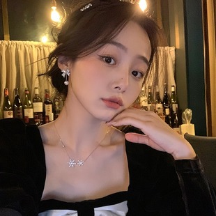 Bow Pearl Earrings Women's High-end Light Luxury Niche Design Earrings Earrings Earrings Mosquito Incense Plate Earrings Without Ear Holes