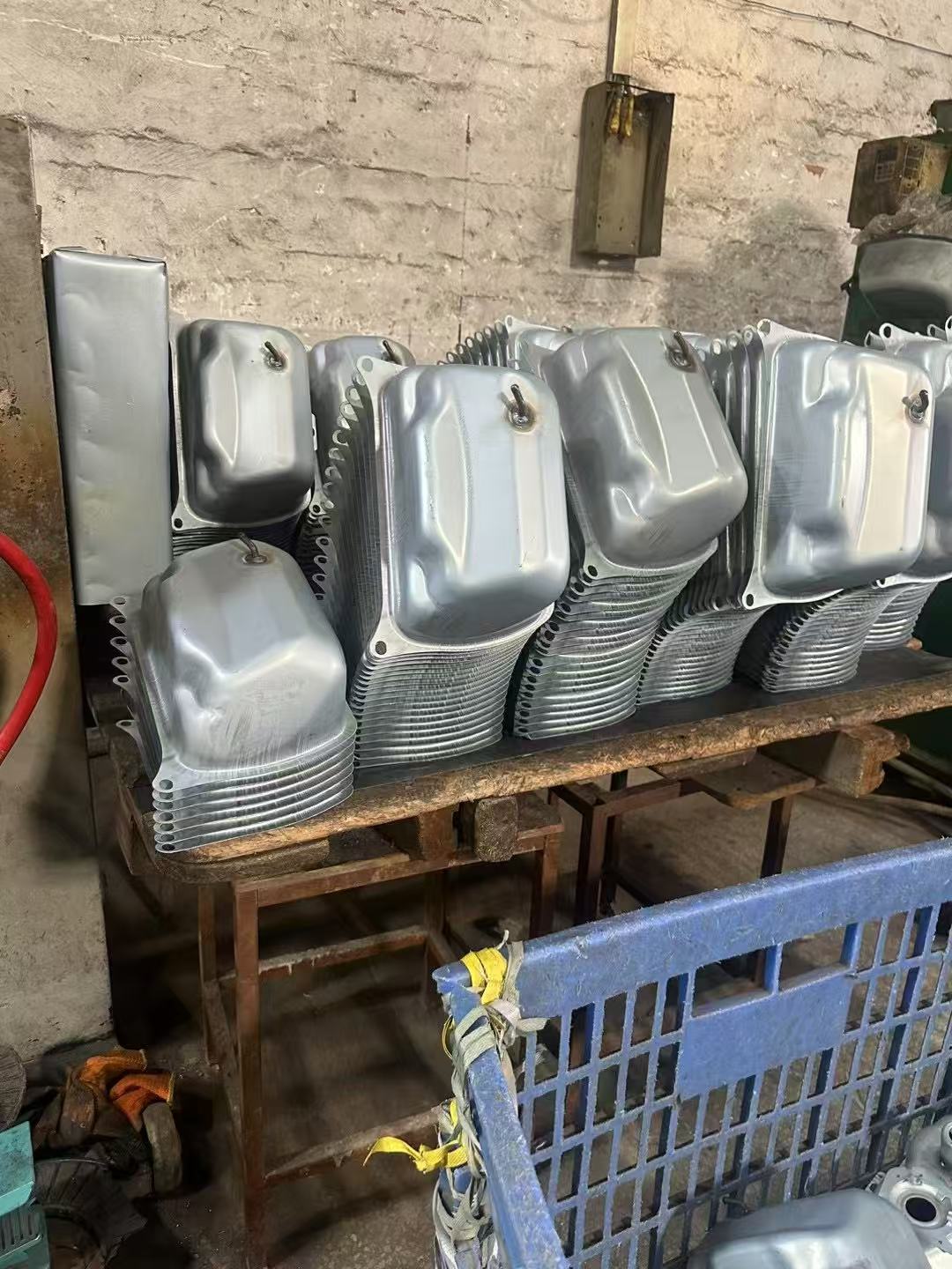 Factory Direct Sales of Export Products with High Quality and Favorable Prices: Motorcycle Fuel Tanks, Women's Scooter Fuel Tanks, Gy6/125