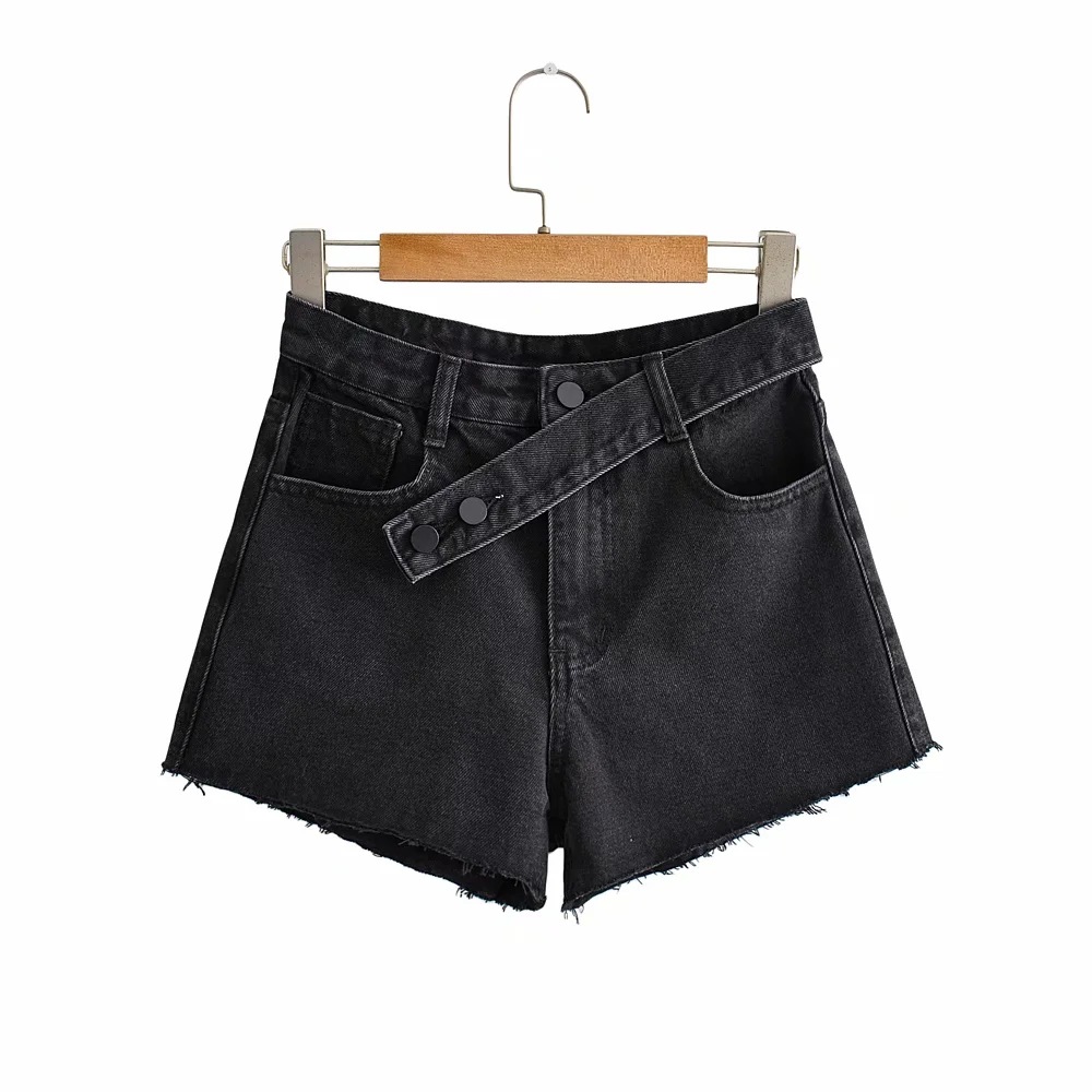 Shorts vaqueros con cinturón con tapeta oblicua NSHS36982