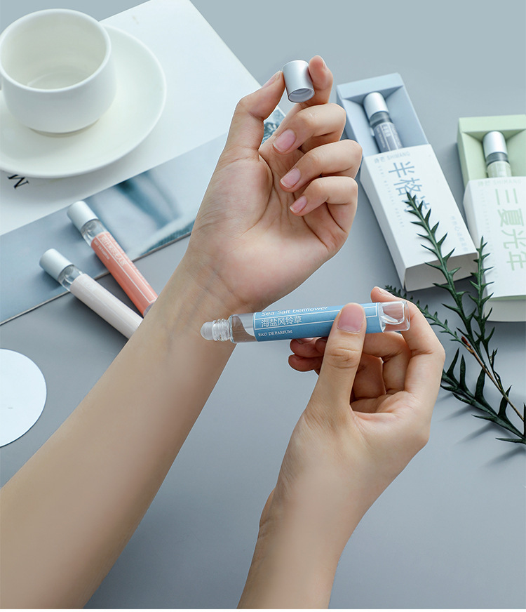 The popular online hit "Shi Mang First Love with You" roll-on perfume for female students, a fresh and light body lotion, and a roll-on perfume for no man's land undefined