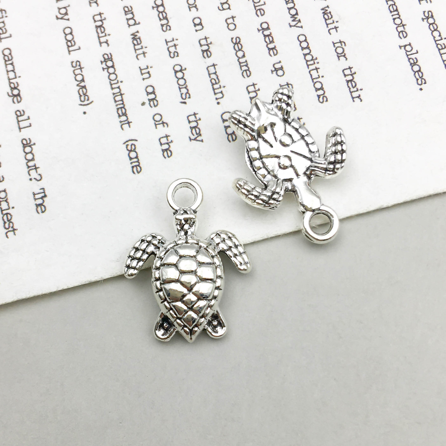2g Weight Pendant Jewelry Making Type DIY Jewelry Accessories Classification 15 Models Per Model 1, 15/Bag Quantity Zinc alloy Material Printing Pattern Plating Design Hip-Hop, Retro Style 15 Models Per Model 1, 15/Bag Zinc Alloy Printing Pendant 无