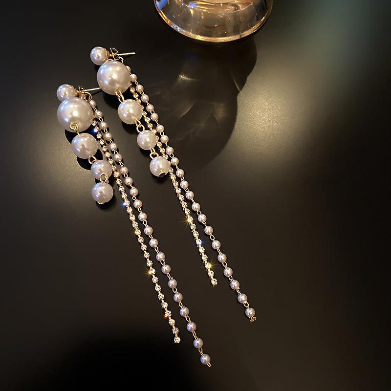 Elegant earrings pearl