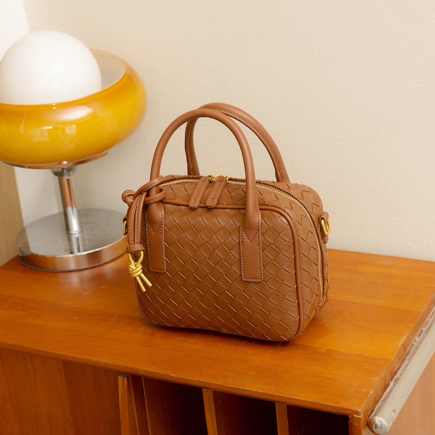 Cuscino Boston intrecciato a mano di grande capacità e di piccola nicchia, 2024, nuova moda primaverile, versatile, monospalla, da donna_voghion.com