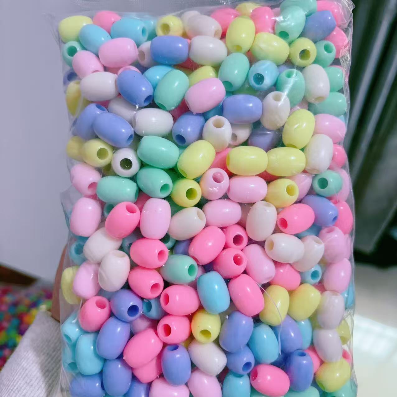 2025 Nuevas cuentas de cabello baratas en bolsa nuevas cuentas de plástico de color primavera diy gran agujero image 2