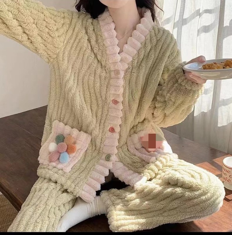 秋と冬の女性用コーラルベルベットパジャマ、厚みのあるアウターウェア、かわいいフランネルホーム服、ゆったりとしたロングファッションカーディガンセット|undefined