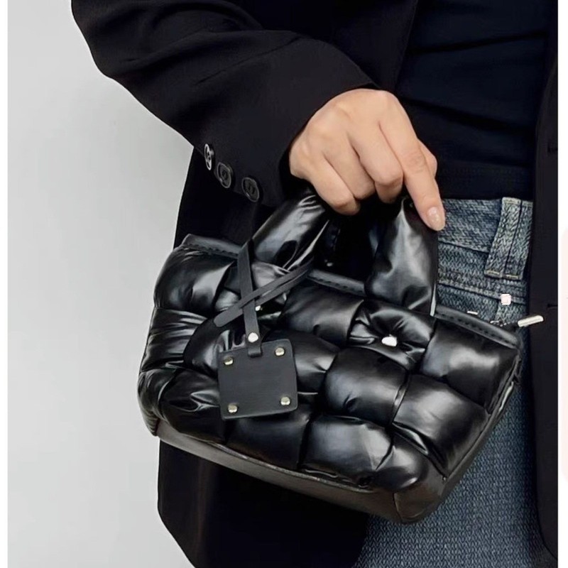 This Year's Popular Crossbody down Bag for Women 2025 New Black Niche Designer Handheld Shoulder Crossbody Bag This Year's Popular Crossbody down Bag for Women 2025 New Black Niche Designer Handheld Shoulder Crossbody Bag