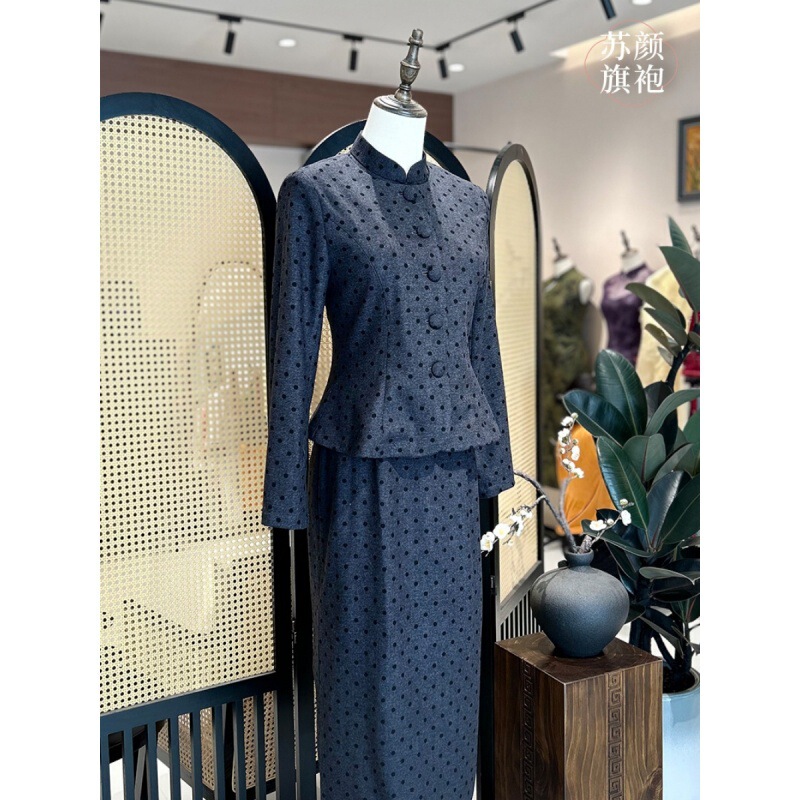 Woolen Texture Polka Dot Cheongsam Set, New Chinese-Style Jacket Paired with Sleeveless Cheongsam, Elegant Women's Clothing for Mom's Banquet