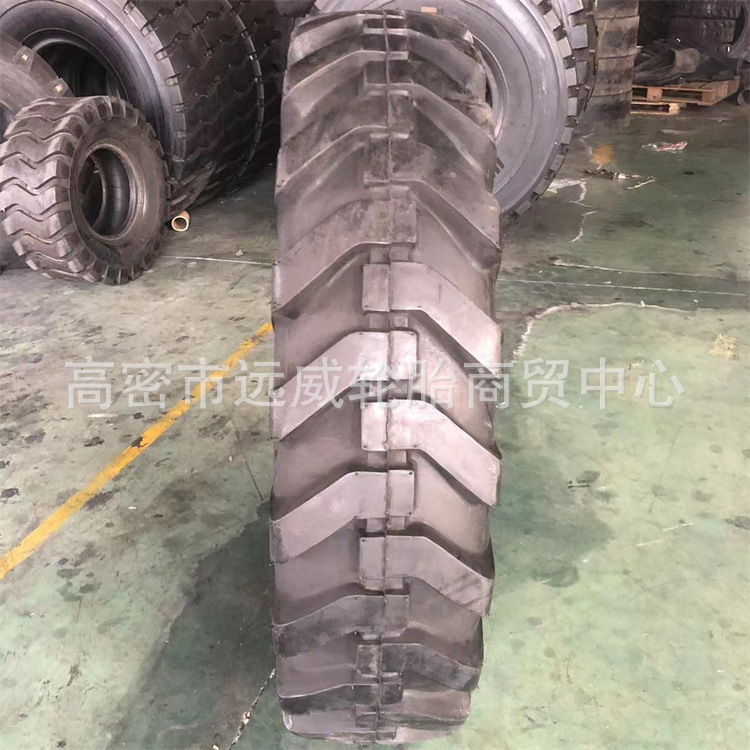 驰达通挖机 平地机轮胎1300-24 1400-24真空配内胎两用人字花纹