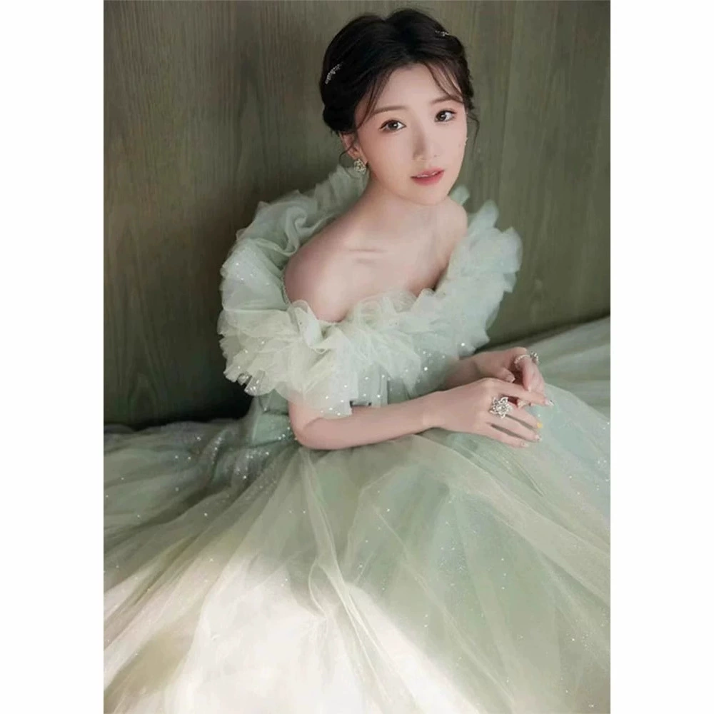 Green spring small princess costume, open shoulders, trend of season