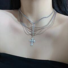 多層の輝くジルコンの精緻な鎖の女性の大衆の高級感のクロスのペンダントのネックレスの軽い豪華な気質のネックレス