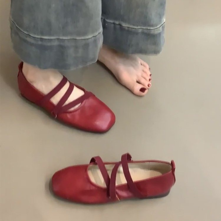 Zapatos franceses de hadas cruzadas rojos, zapatos de sol plano, zapatos de sol para mujeres, 2026 verano, nuevos zapatos de noche