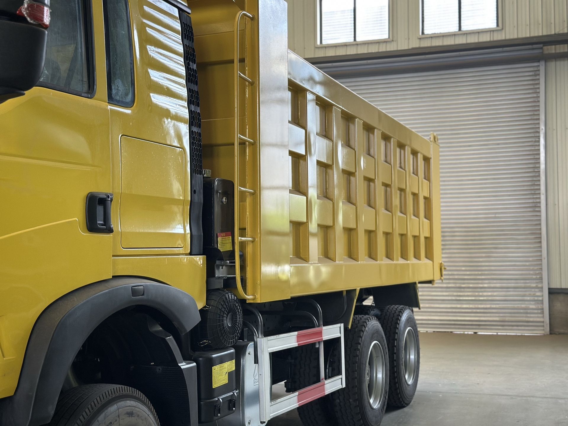 HOWOTX 371-horsepower eight-wheel dump truck, direct factory supply for construction vehicles