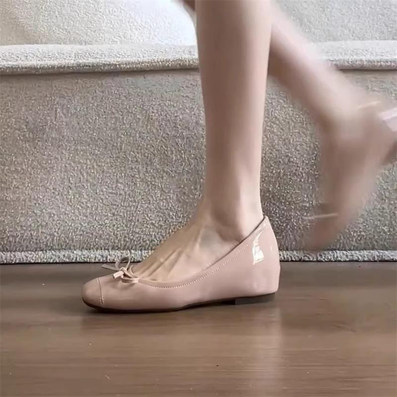 Hermoso arco de un pedazo de viaje superficial zapatos para mujeres 2026 otoño nuevo estilo francés zapatos de ballet de altura interior