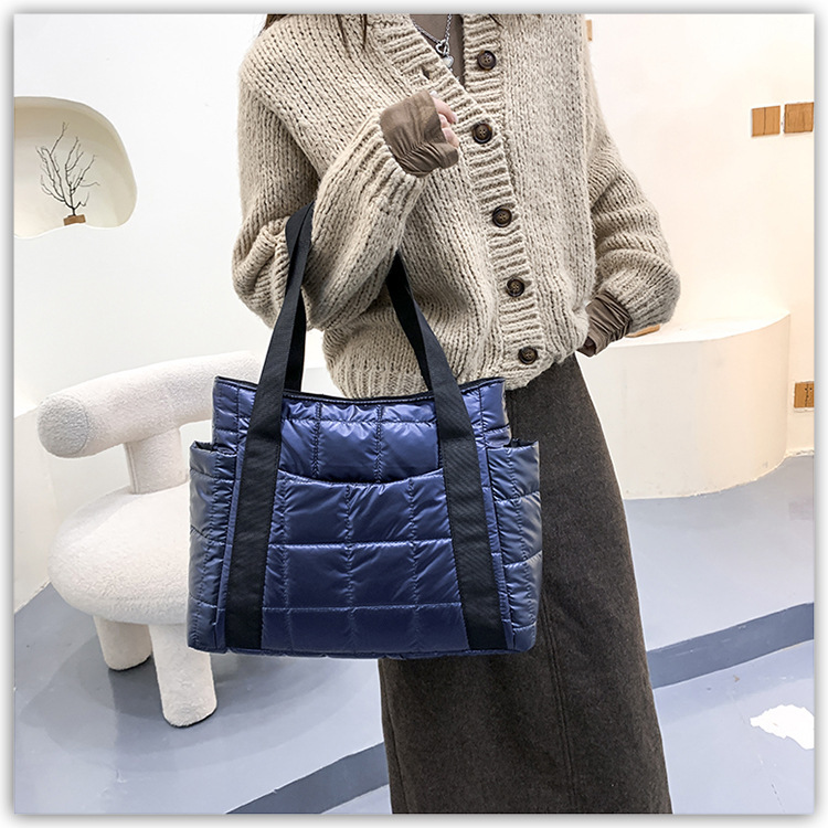Women's Medium Autumn&winter Nylon Fashion Tote Bag display picture 5