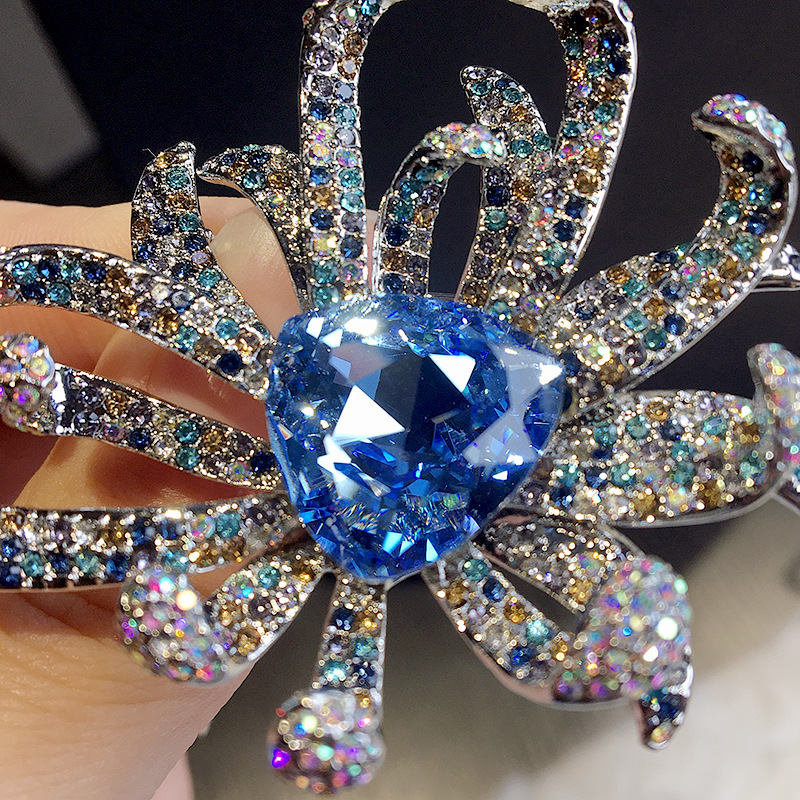 Lüks Avusturya Kristal Krizantem Broşu_voghion.com