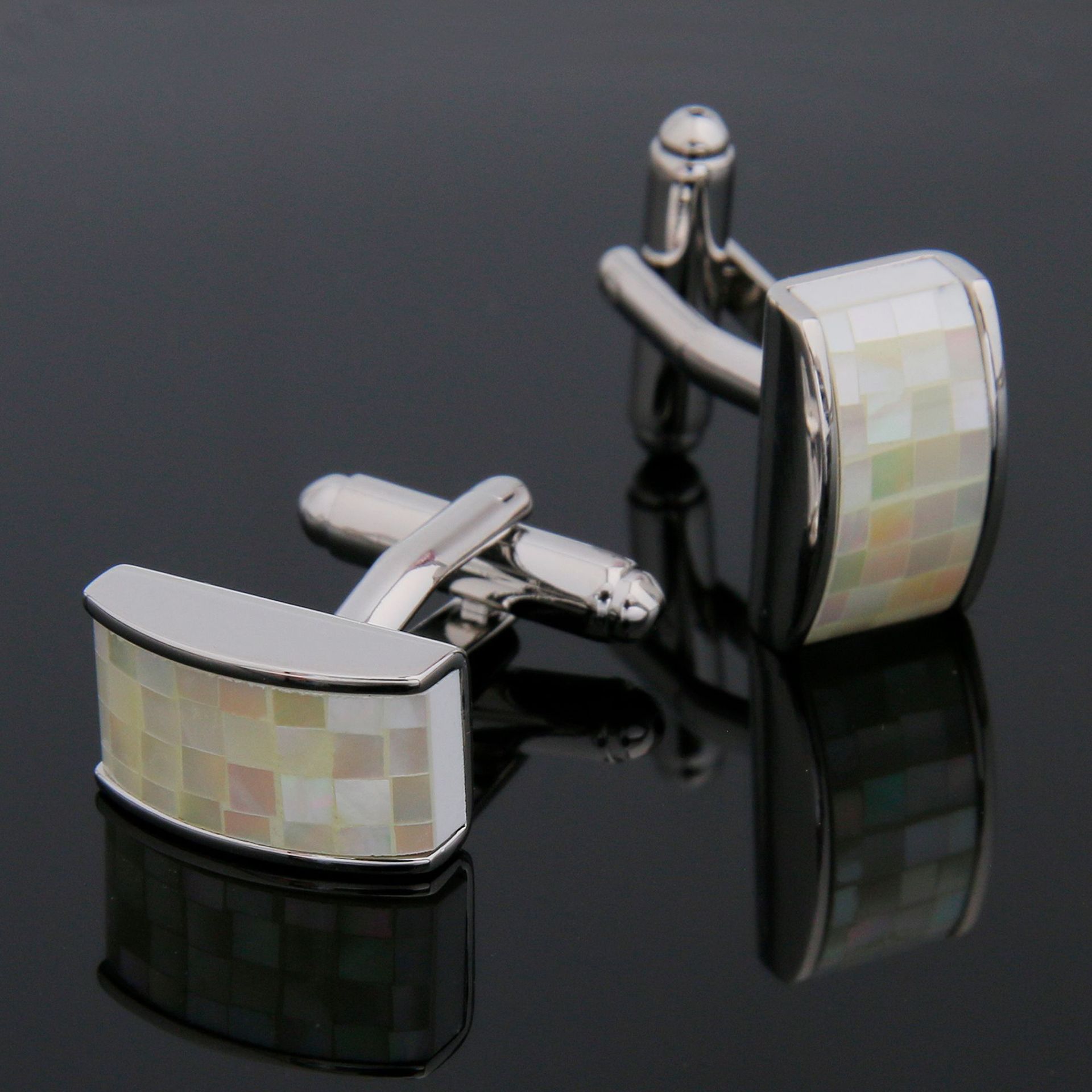1 Pair in stock Light Luxury Simple Art Shell Patch Design silver Men's Cufflinks XK24041