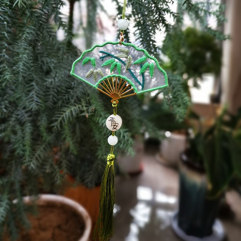 Hilo transparente hecho a mano colgante de doble cara bordado DIY paquete de material bolsita Lu Bordado estilo antiguo bolsita de punto de cruz adornos de coches