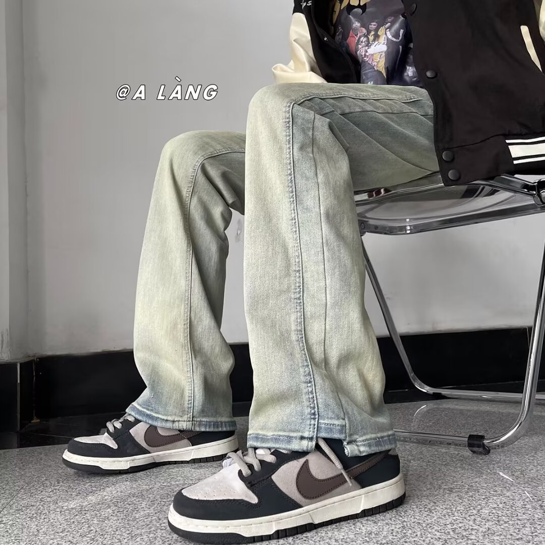 Primavera y verano lavados y desgastados pantalones vaqueros delgados de barro amarillo, pies pequeños de moda para hombres, pantalones de calle americanos 2024