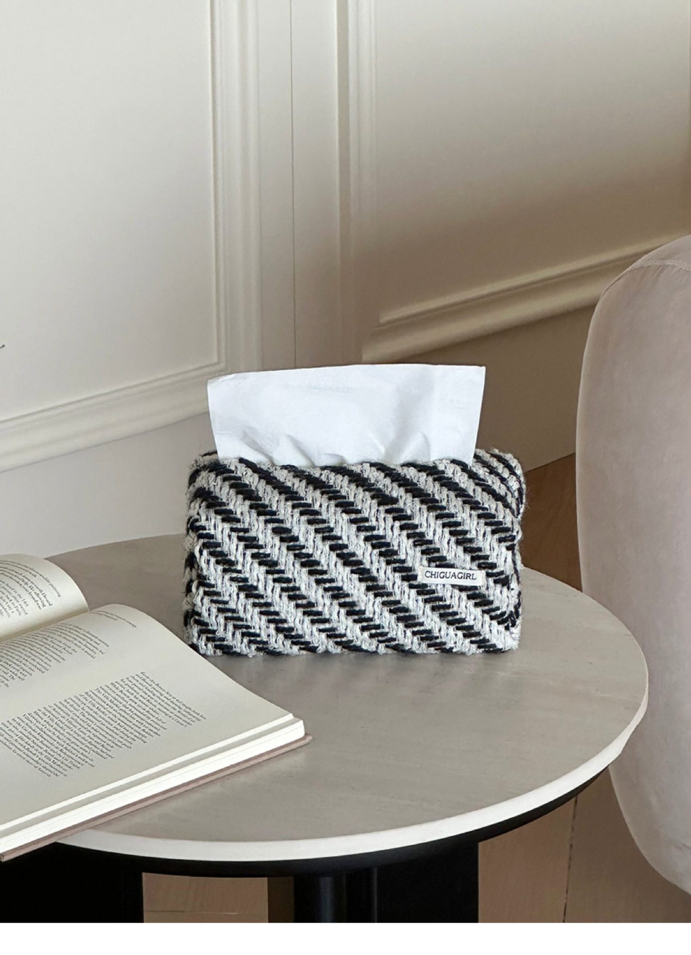 Vintage-style fabric tissue box for home, living room, and car use, high-end light luxury tissue bag, napkin cover, desktop tissue box