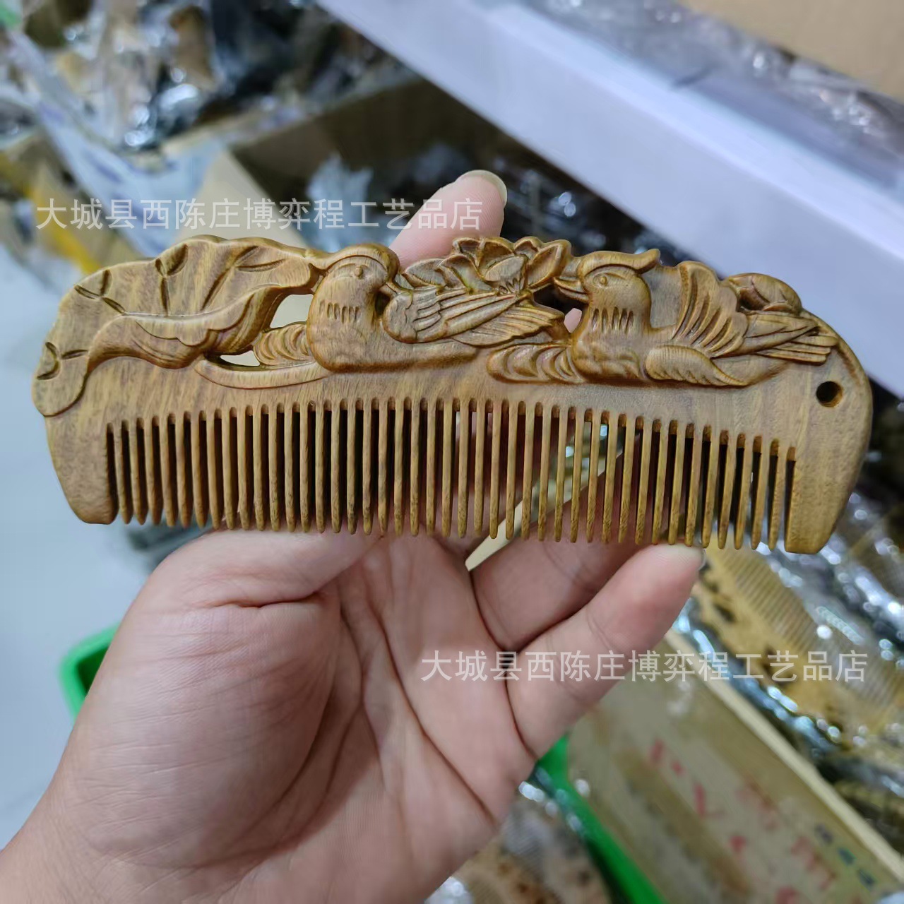 緑檀木両面彫刻磨き木櫛マッサージ保健携帯櫛プレゼントスポットメーカー卸売り