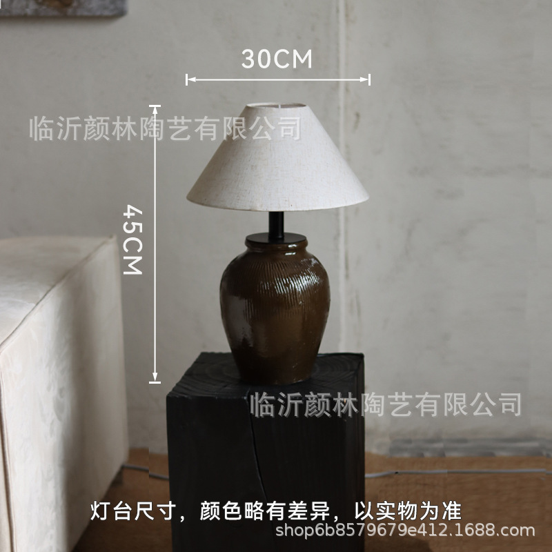 Lámpara de escritorio decorada de latas de vino lámpara de escritorio retro lámpara de escritorio de piso lámpara de cabecera residencial lámpara de cerámica creativa lámpara de hotel