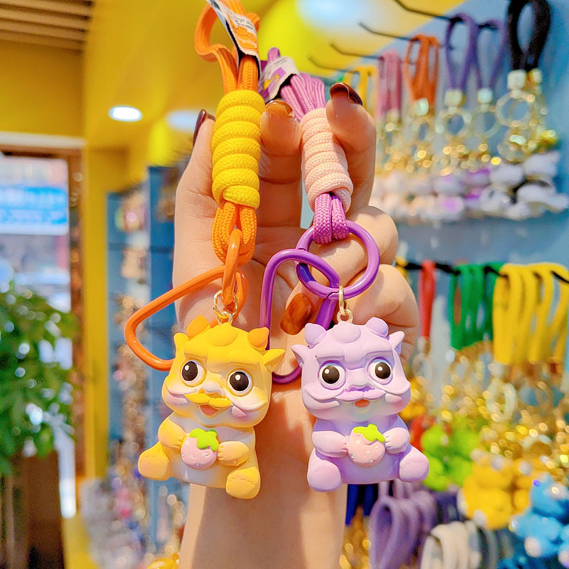 Dragón año de dibujos animados dragón llavero mujer linda Cadena de teléfono móvil resina fresa dragón muñeca pulsera llavero bolsa colgante