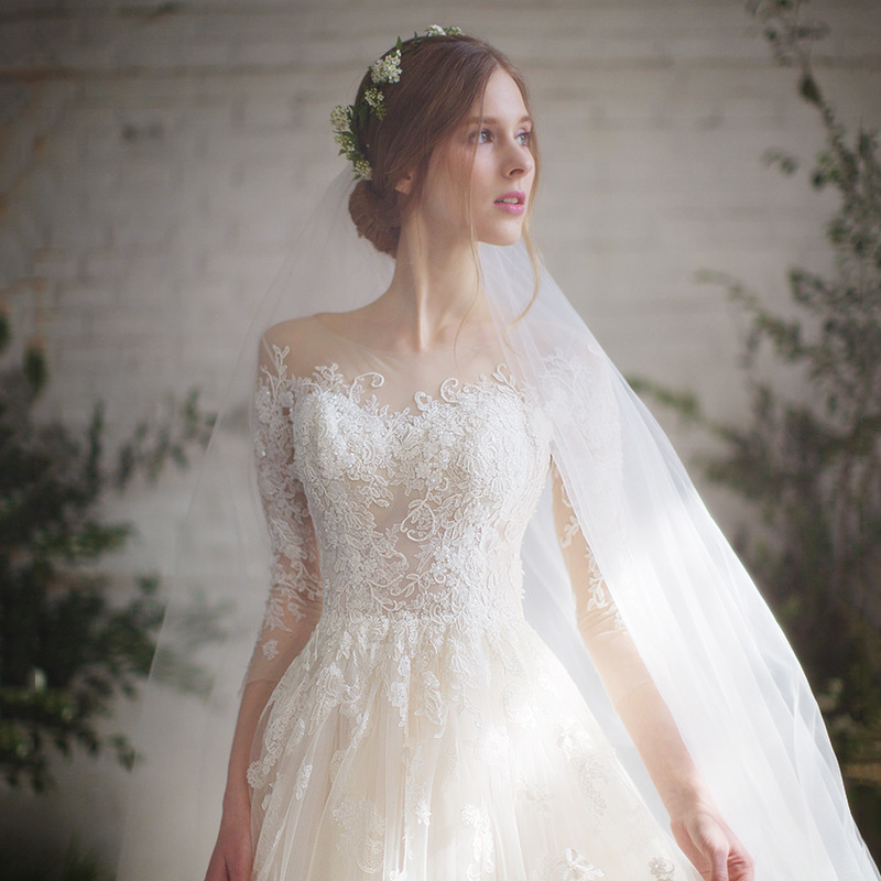 Light Wedding Dress 2026 New Style for Petite Brides, Simple Forest Style, Long Sleeves, Ultra-Fairy Dreamy with a Train, Spring Season