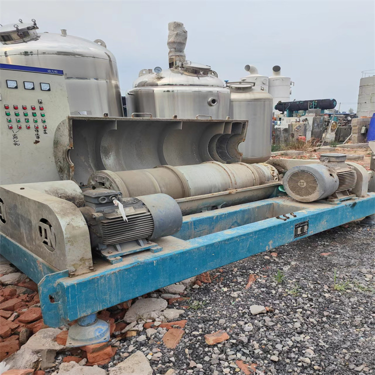 二手碳钢卧式螺旋沉降离心机 不锈钢废水煤油分离设备现场试 机盛