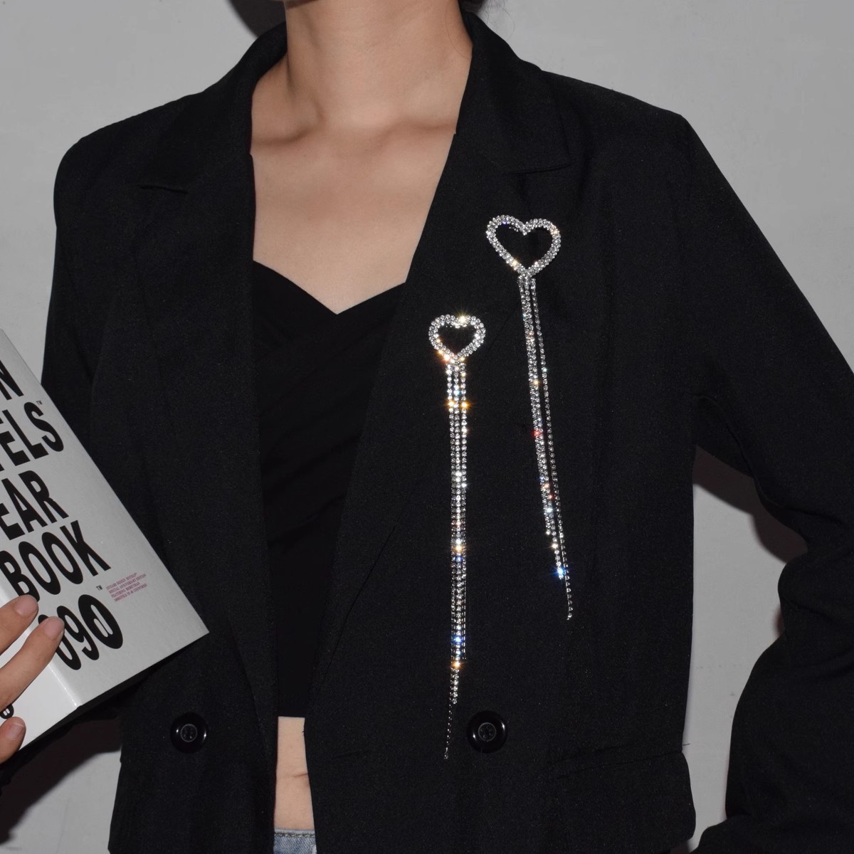 Spilla a cuore con lunghe nappe e inserti in cristallo_voghion.com