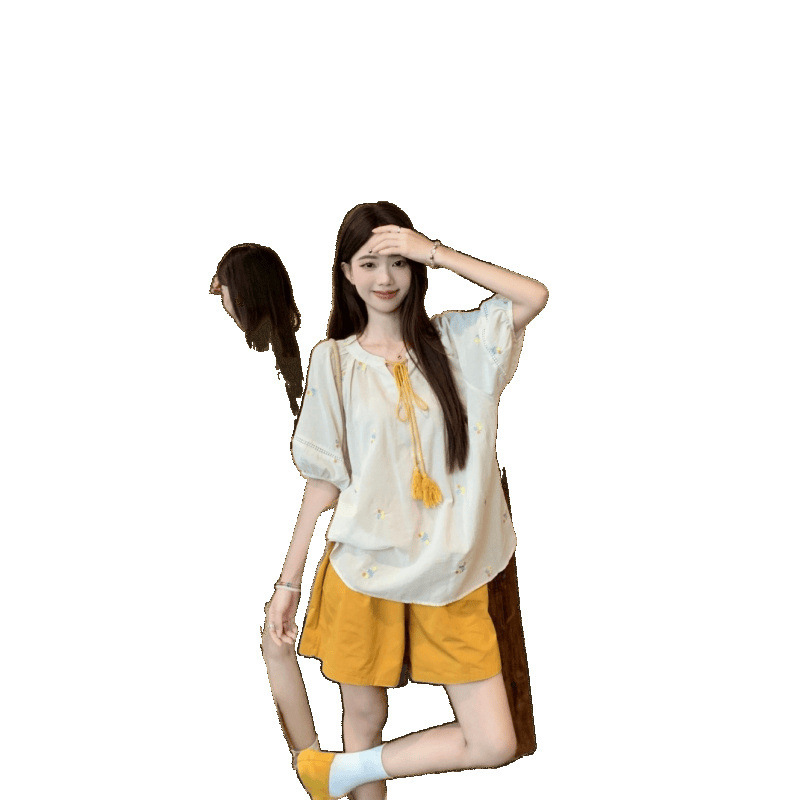 Sweet Hot Girl 刺繍半袖シャツ女性のための 2025 夏の新しいスタイルの小さな新鮮なレースアップデザインルーズでシックなトップ|undefined