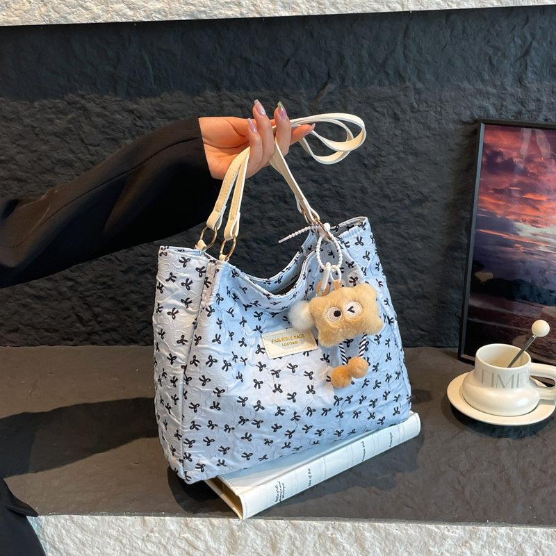 Bolso de tote 2025, primavera y verano, nuevo tipo de bolso de hombro, moda, bolso de mano, bolso de viaje de estilo extranjero para mujeres.