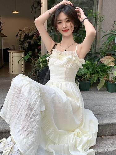 Fungus lace suspender dress for women's summer 2025 new sweet French waist slimming design super fairy long dress